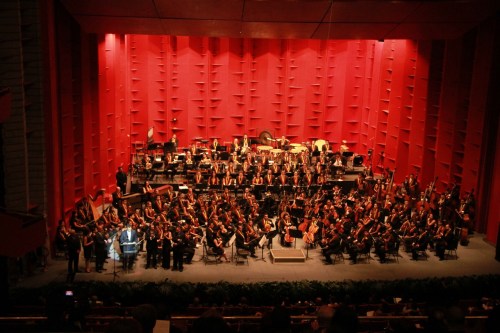 La Orquesta Sinfónica Simón Bolivar de la hermana República Bolivariana de Venezuela visitó la República Dominicana para maravillar a los dominicanos en dos galas magníficas. El Festival Musical de Santo Domingo fue dirigido por el afamado director venezolano Gustavo Dudamel y participaron renombradas figuras como el estadounidense Joshua Bell y la británica Allison Balsom. 