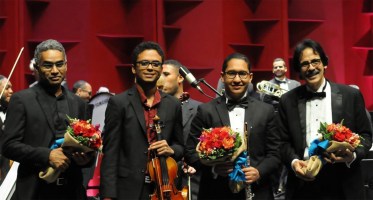 Solistas Director expanded